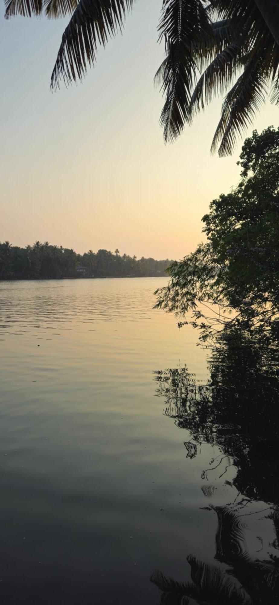 Islandstay-A Riverside Property Колам Екстериор снимка