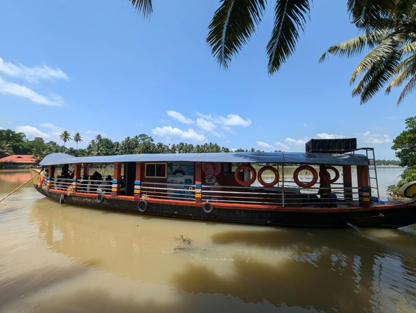 Islandstay-A Riverside Property Колам Екстериор снимка